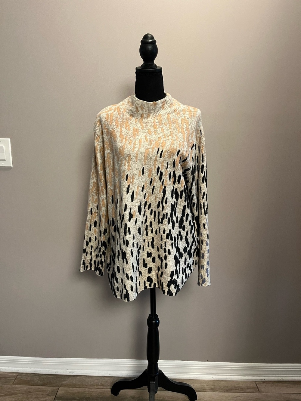 NIC+ZOE Women’s Sweater in Shades of Brown and Black in Cheetah Print Pattern